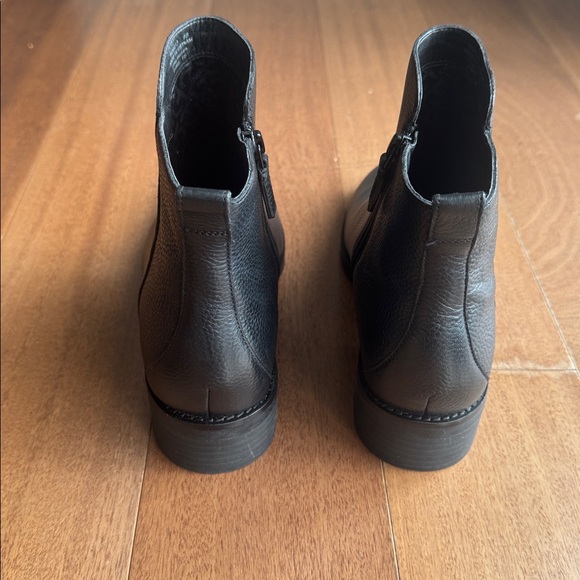 Cole Haan Black Leather Women’s Ankle Boots size 9 - Picture 4 of 10